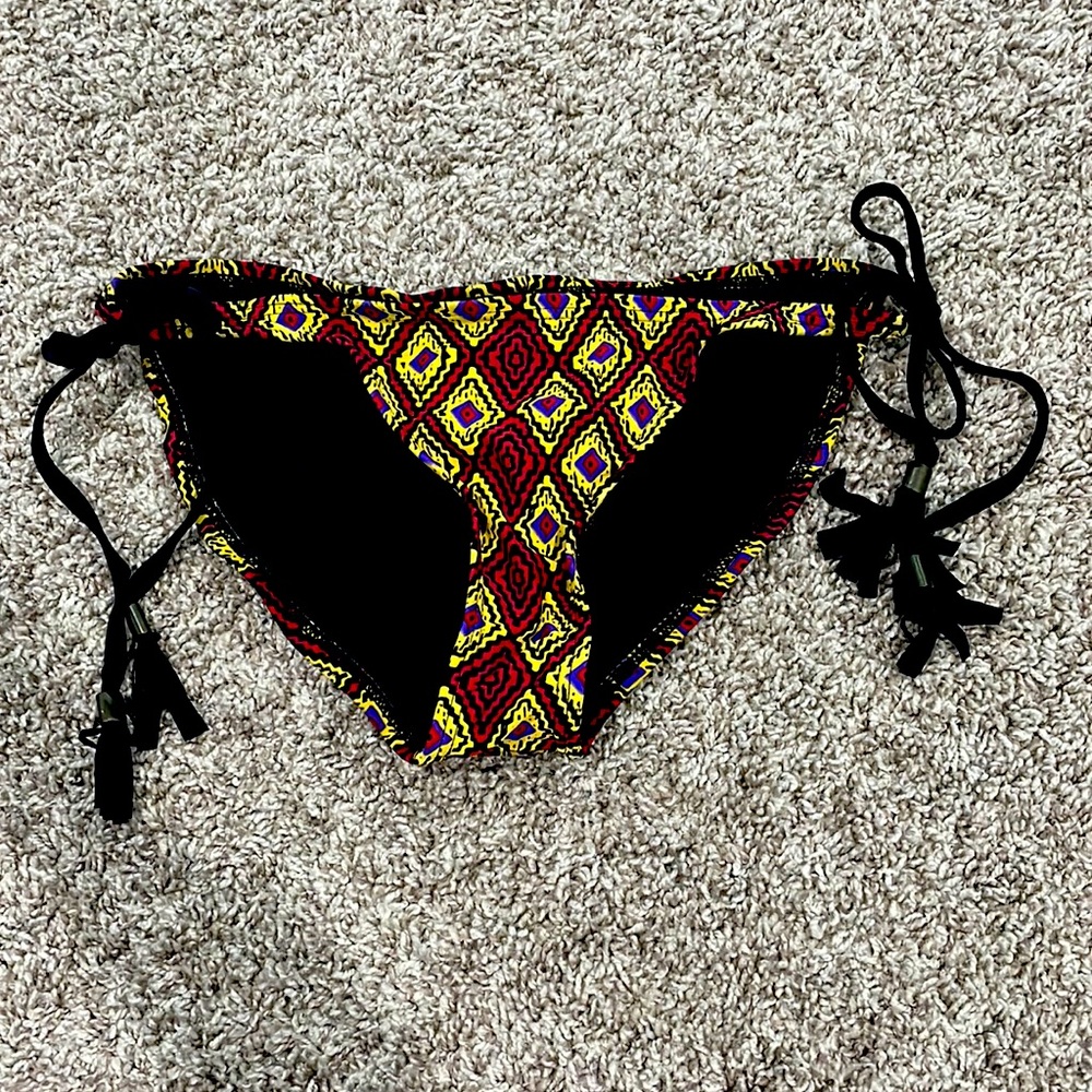 BIKINI BOTTOM